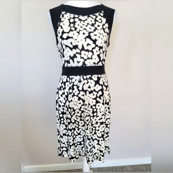 Banana Republic black and white patterned dress in size M - Picture 2 of 6